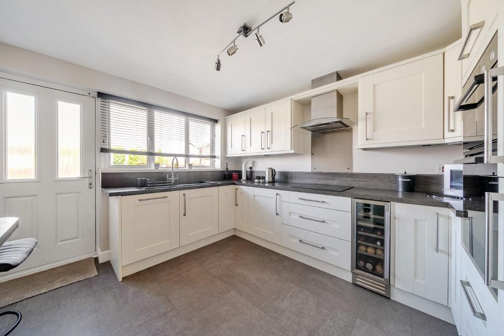 Property photo 3 of 20 1486852-11-6A46883c3Bd57.Jpg