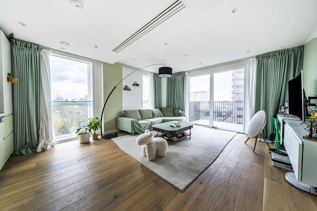 Property photo 2 of 16 1446121-10-69E77c...