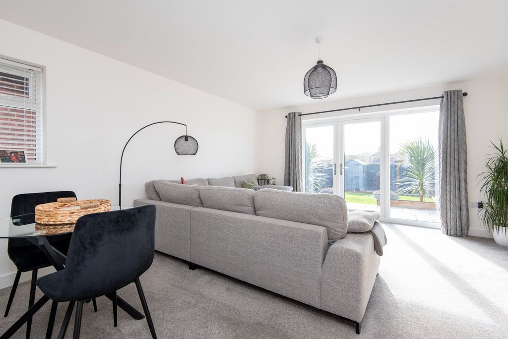 Property photo 3 of 15