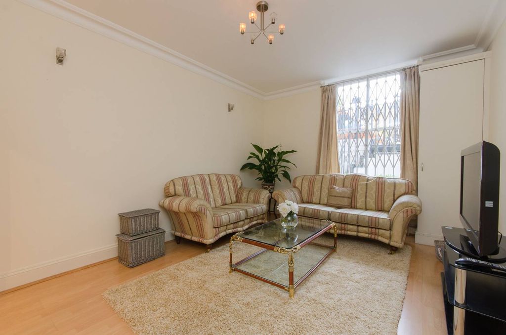 Property photo 2 of 8