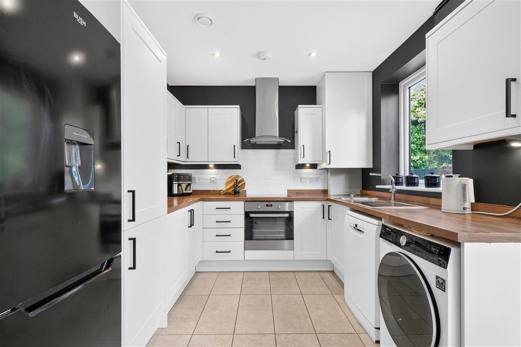Property photo 2 of 12 Kitchen