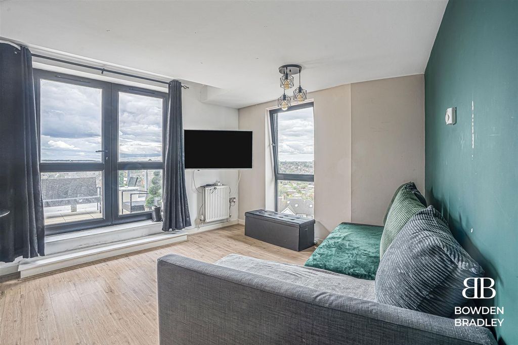 Property photo 2 of 15 A7_02689-Hdr.Jpg