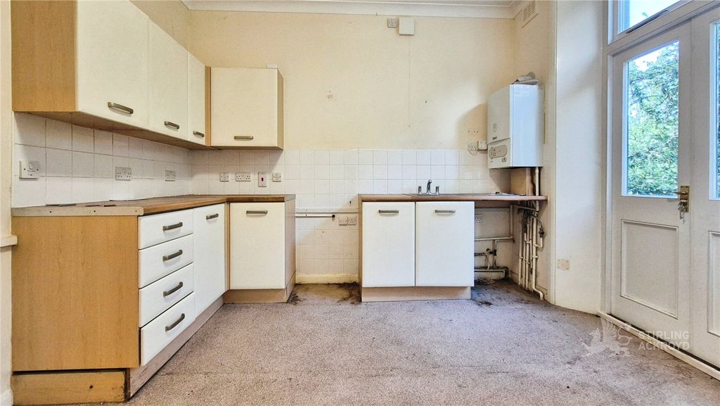 Property photo 3 of 18 Kitchen