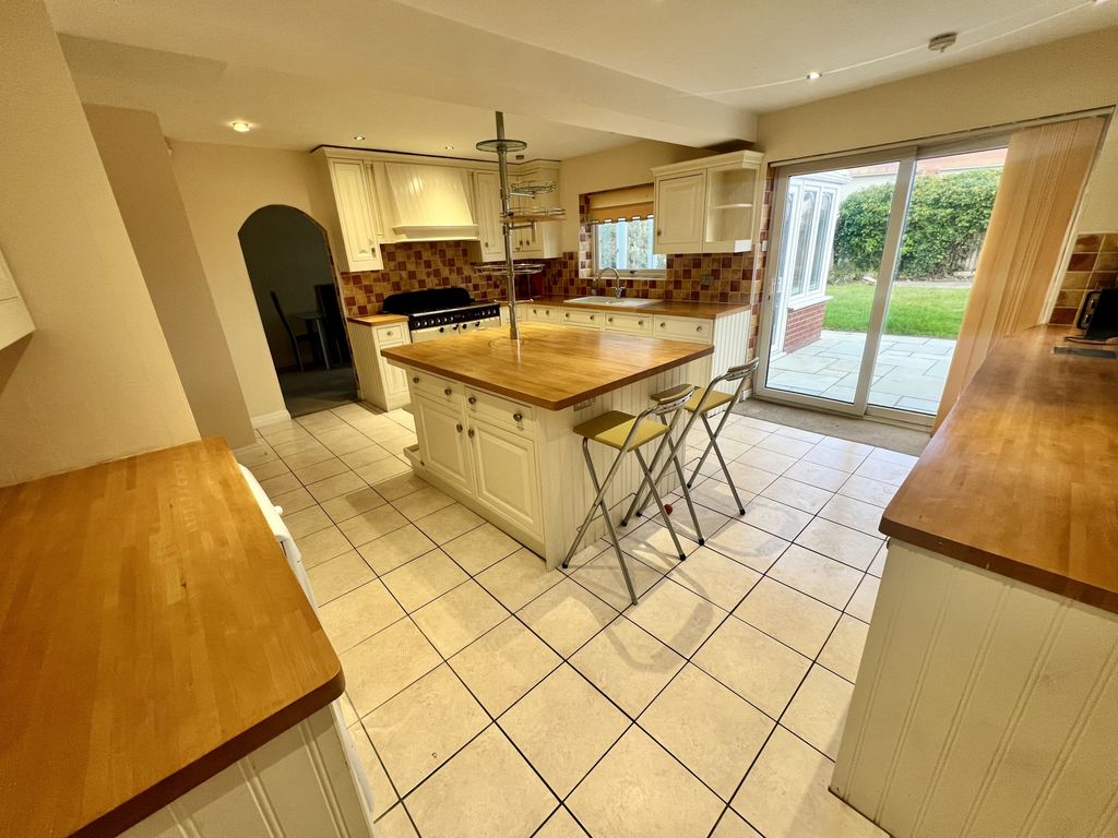 Property photo 2 of 27