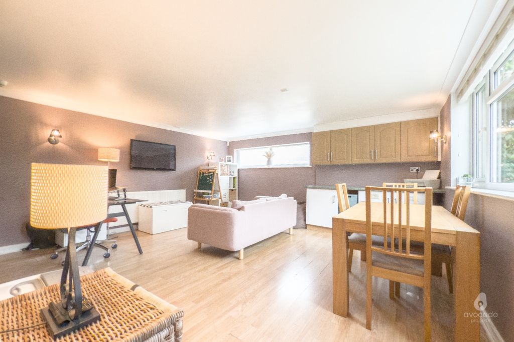 Property photo 3 of 31 3734846