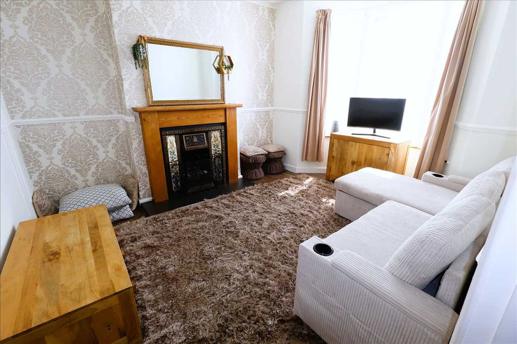 Property photo 2 of 13 Front Room