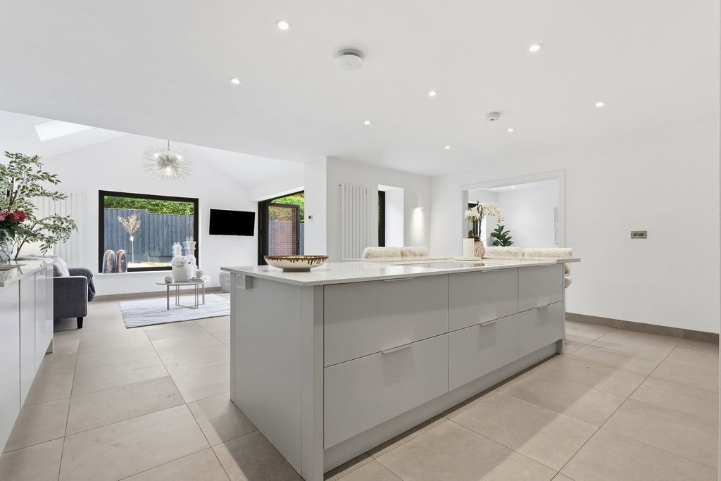 Property photo 3 of 53
