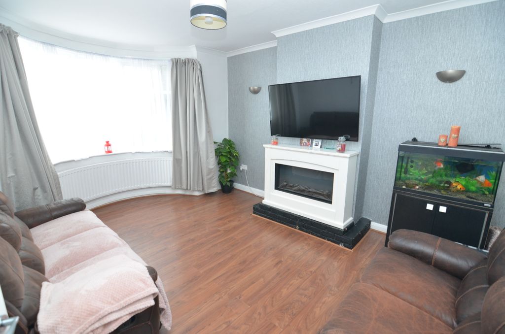 Property photo 2 of 15 Lounge1