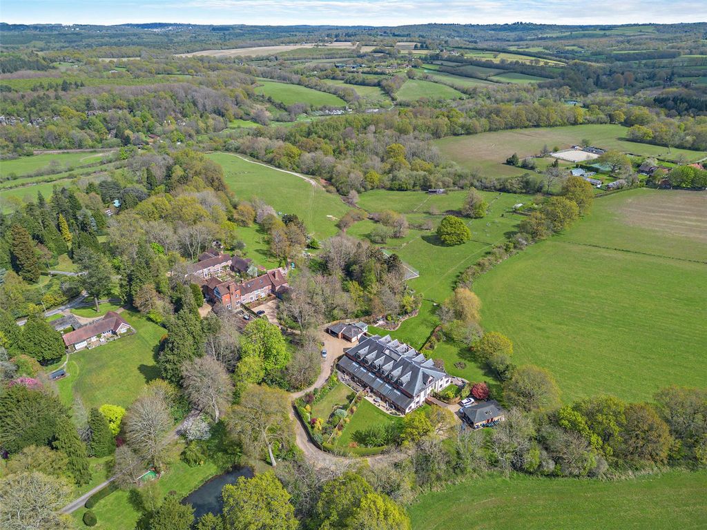 Property photo 2 of 24 Leyswood Estate