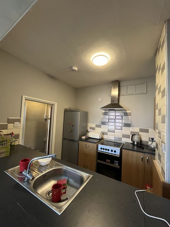 Property photo 2 of 5 A Functional Kitchen With Stainless Steel Applianc...