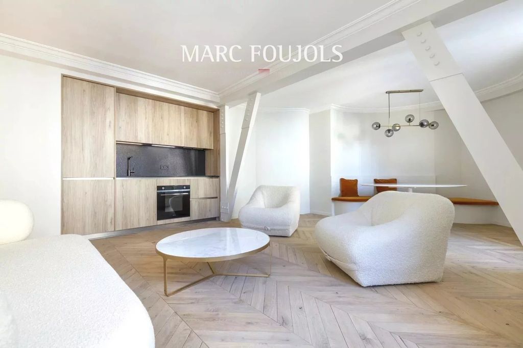 Property photo 1 of 11 Charming 1-Bedroom Apartment In Ternes, Paris 17Ème