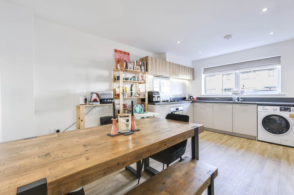 Property photo 2 of 17 Picture No. 23