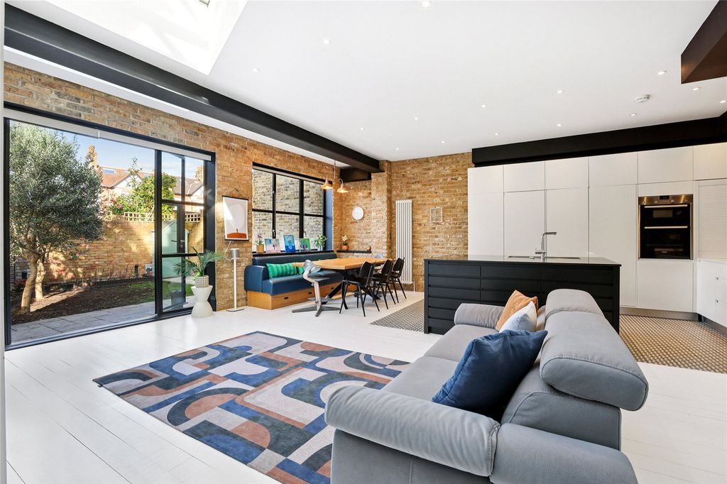 Property photo 2 of 15 Kitchen/Dining