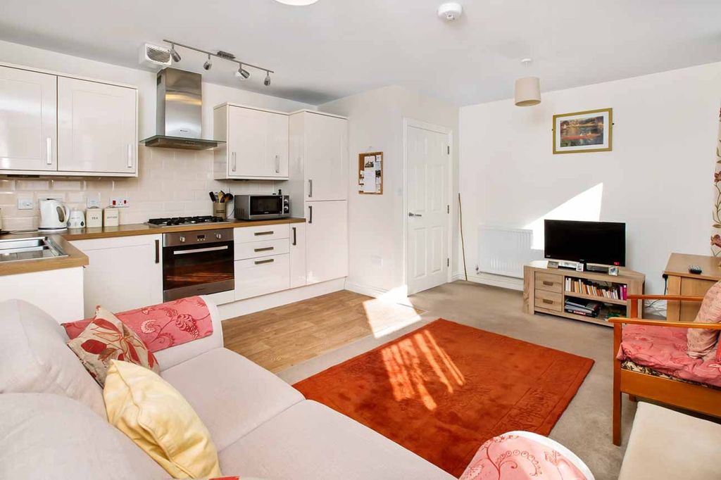 Property photo 3 of 10