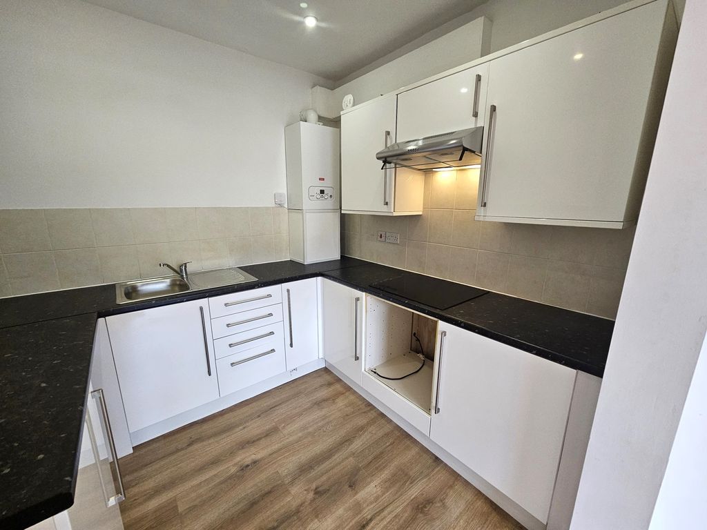 Property photo 3 of 10 Kitchen