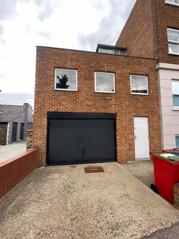 Property photo 1 of 3