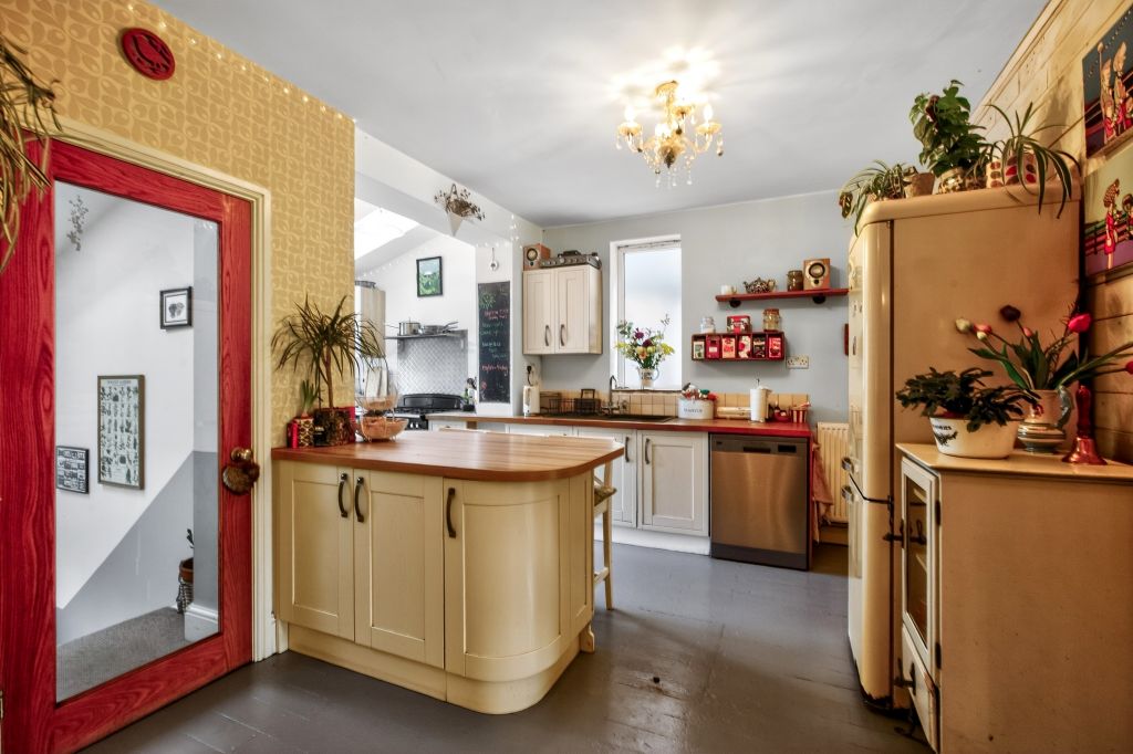 Property photo 3 of 18