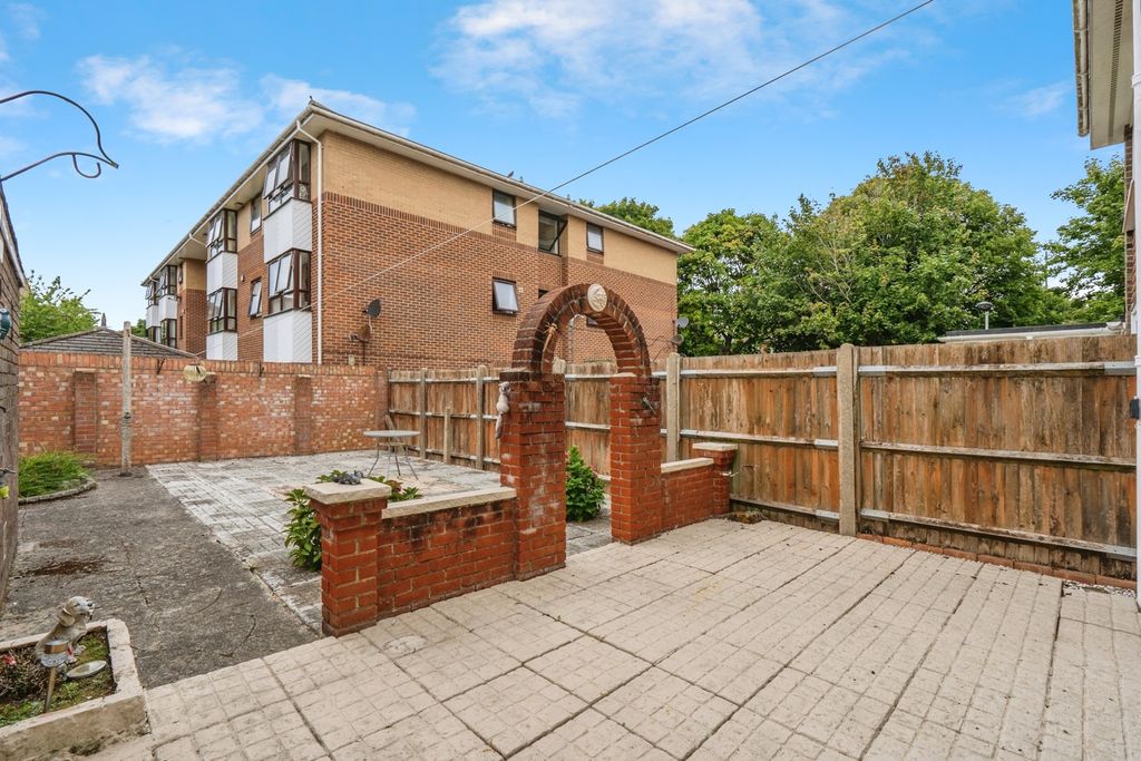 Property photo 2 of 17 Photo