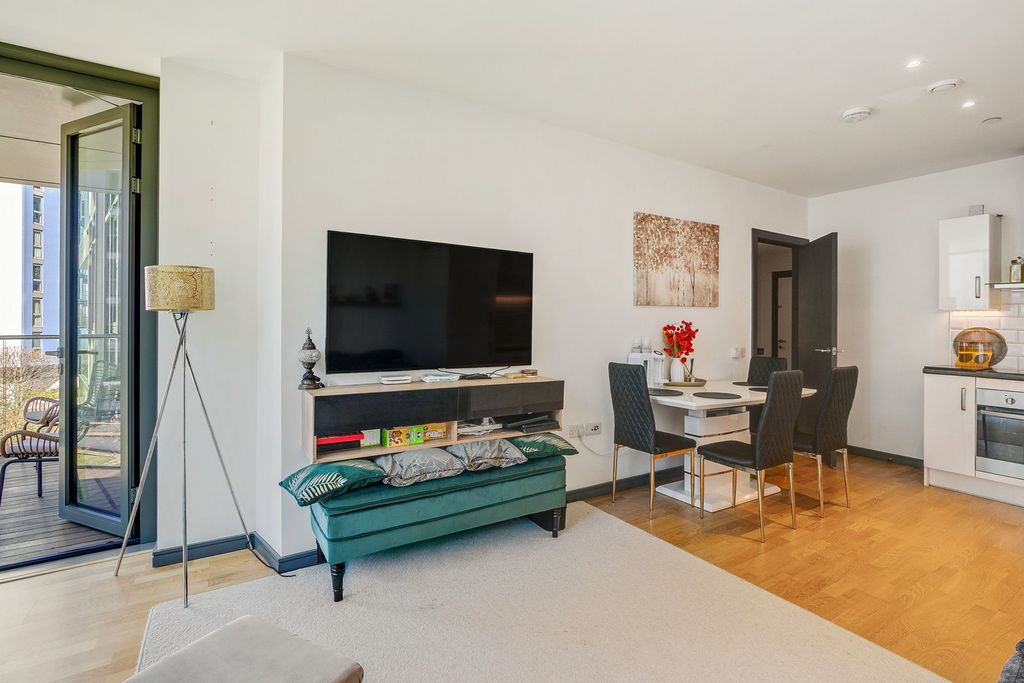 Property photo 2 of 18