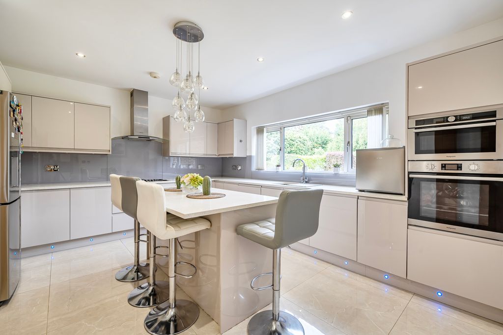 Property photo 3 of 21 Picture No. 15