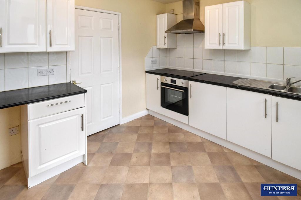 Property photo 3 of 18 Kitchen