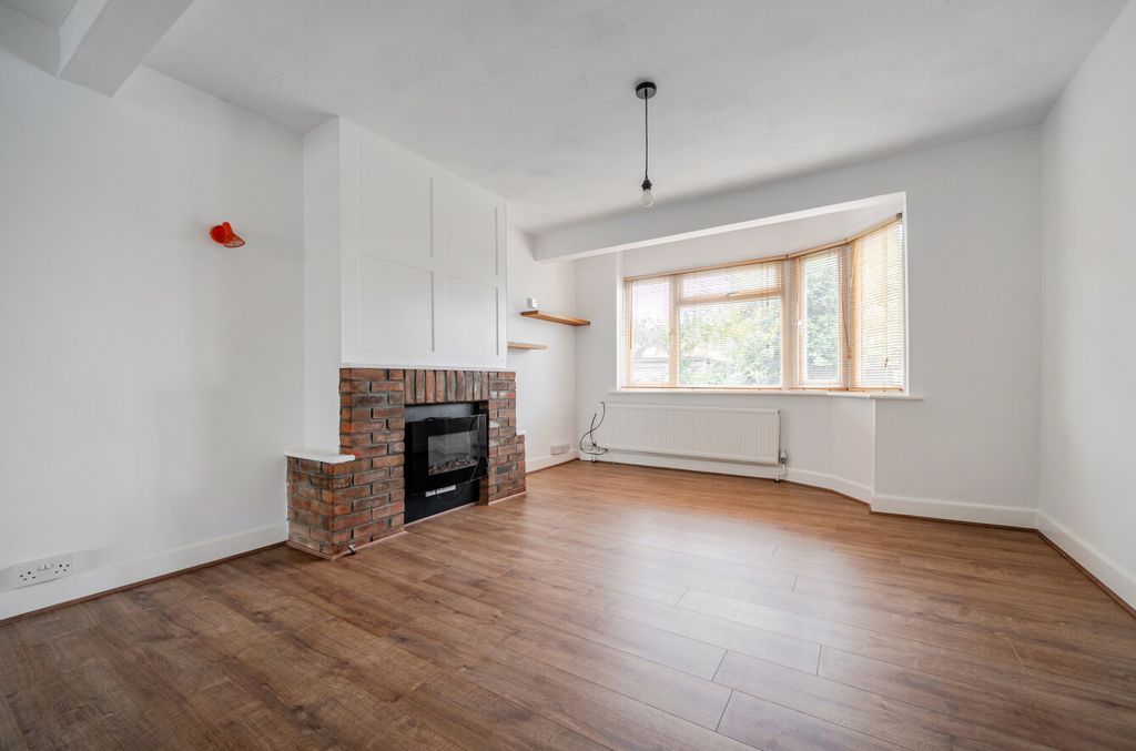 Property photo 3 of 12 1535320-14-1A12F8...