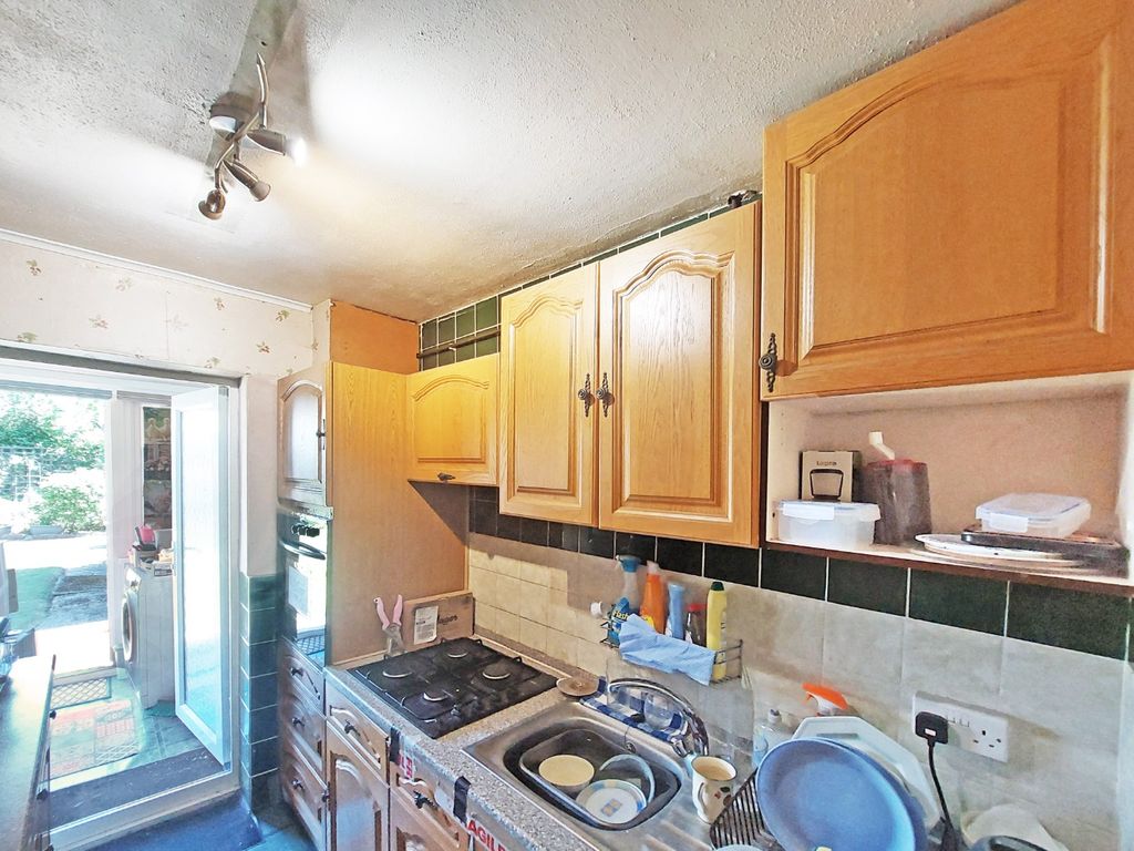 Property photo 3 of 17 5208092