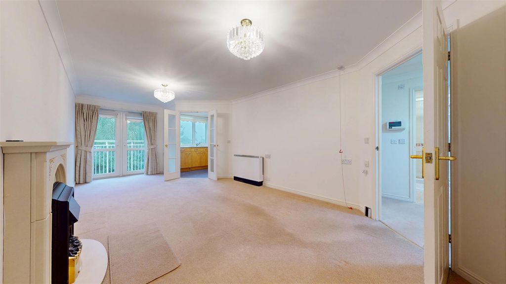 Property photo 2 of 19 Henbury Court Living Room