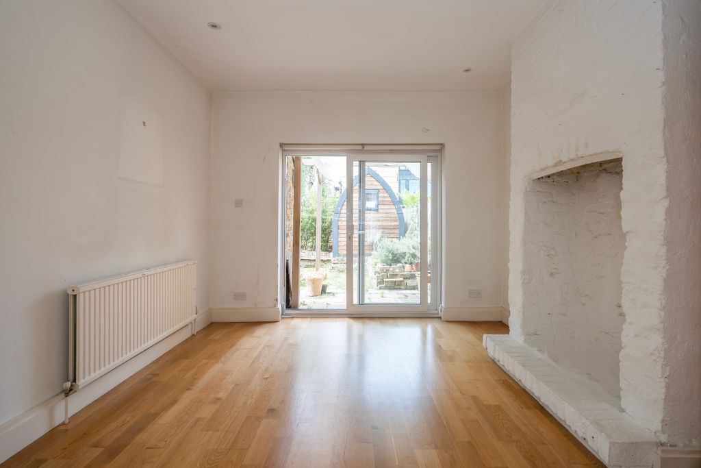 Property photo 3 of 11
