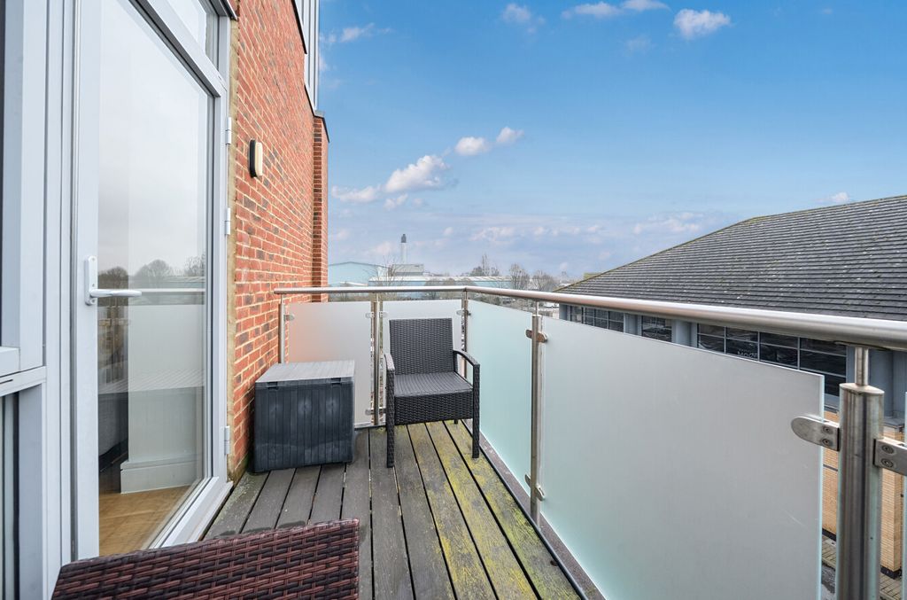 Property photo 2 of 8 1403845-34-697772...