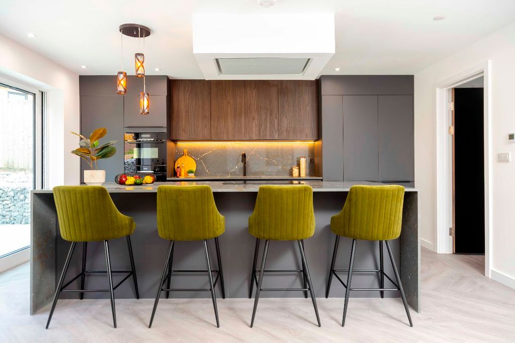 Property photo 2 of 118