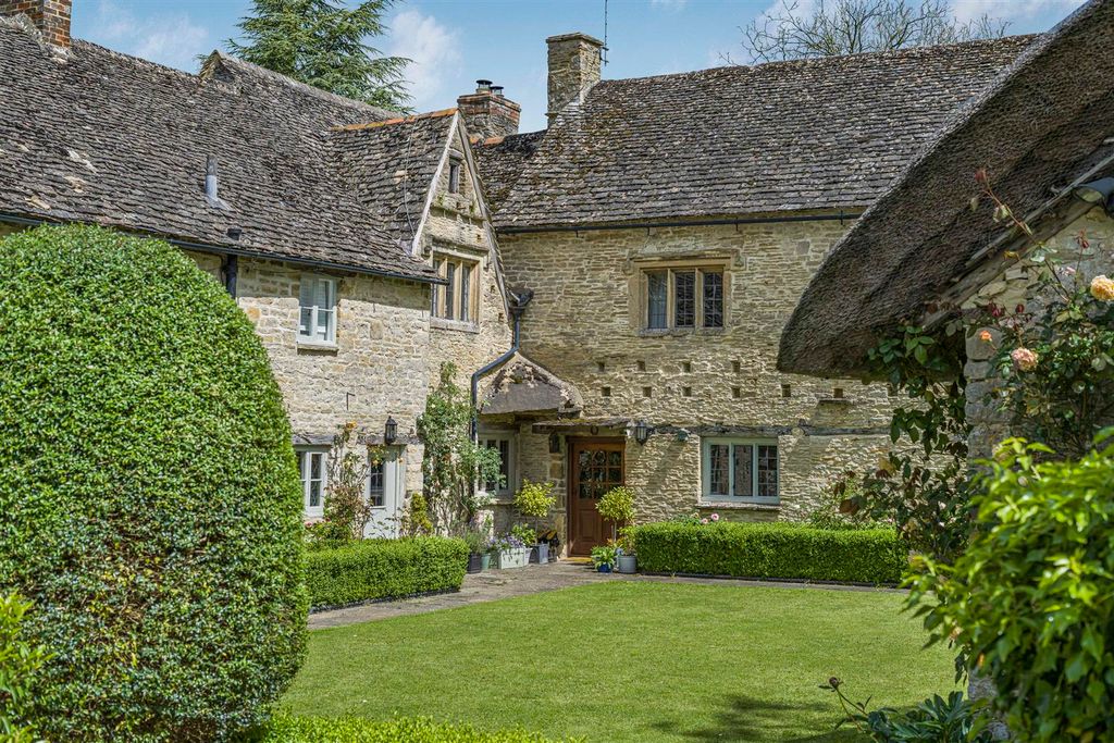 Property photo 2 of 39