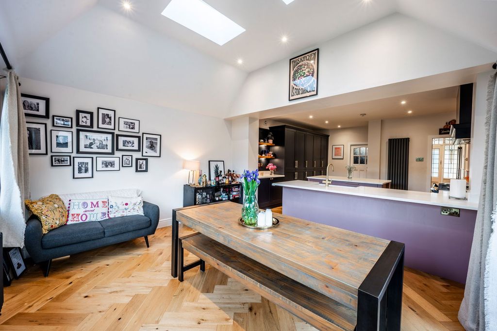 Property photo 2 of 24