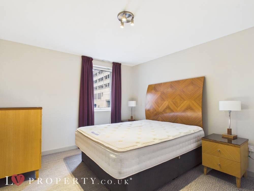 Property photo 3 of 7 Giraffe360-Still001