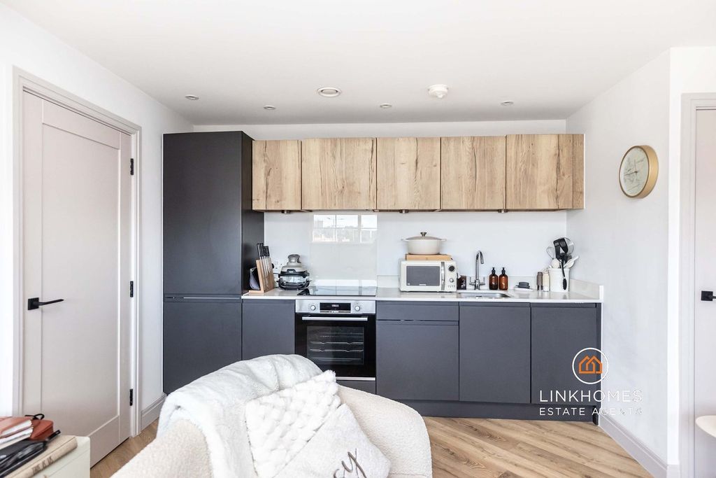 Property photo 3 of 23