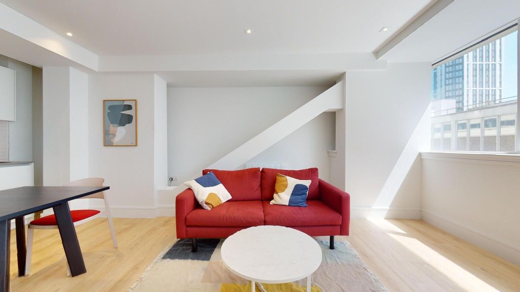 Property photo 1 of 18 Living Room