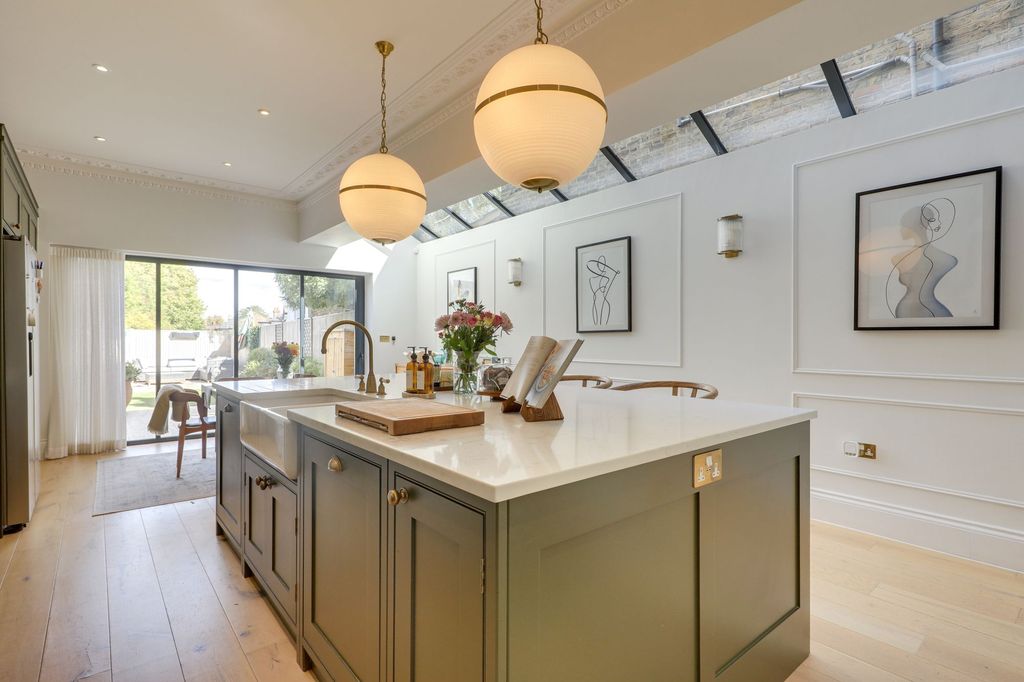 Property photo 1 of 21