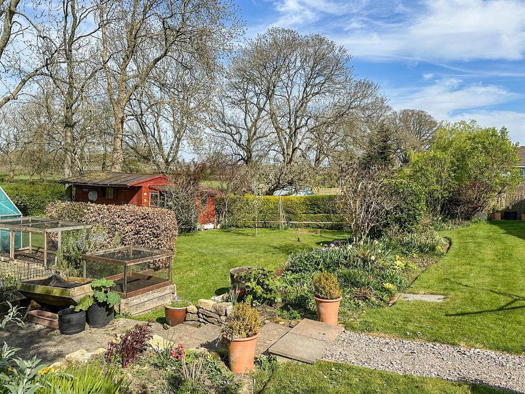Property photo 2 of 19 Gdn 2.Jpg