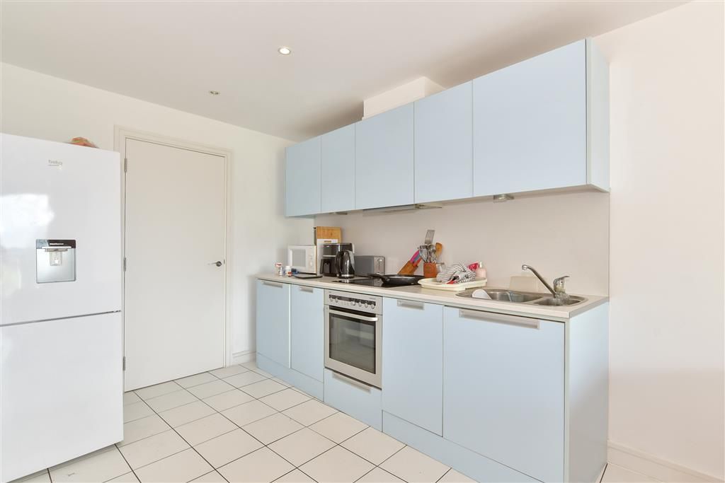 Property photo 2 of 7 Kitchen