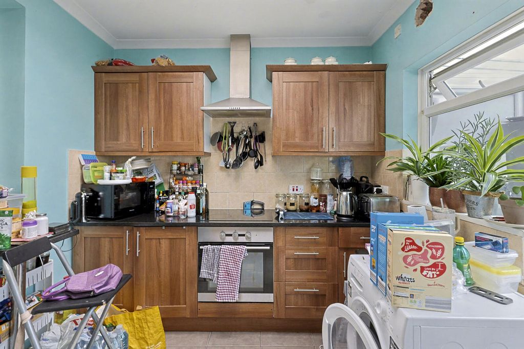 Property photo 3 of 21 Kitchen