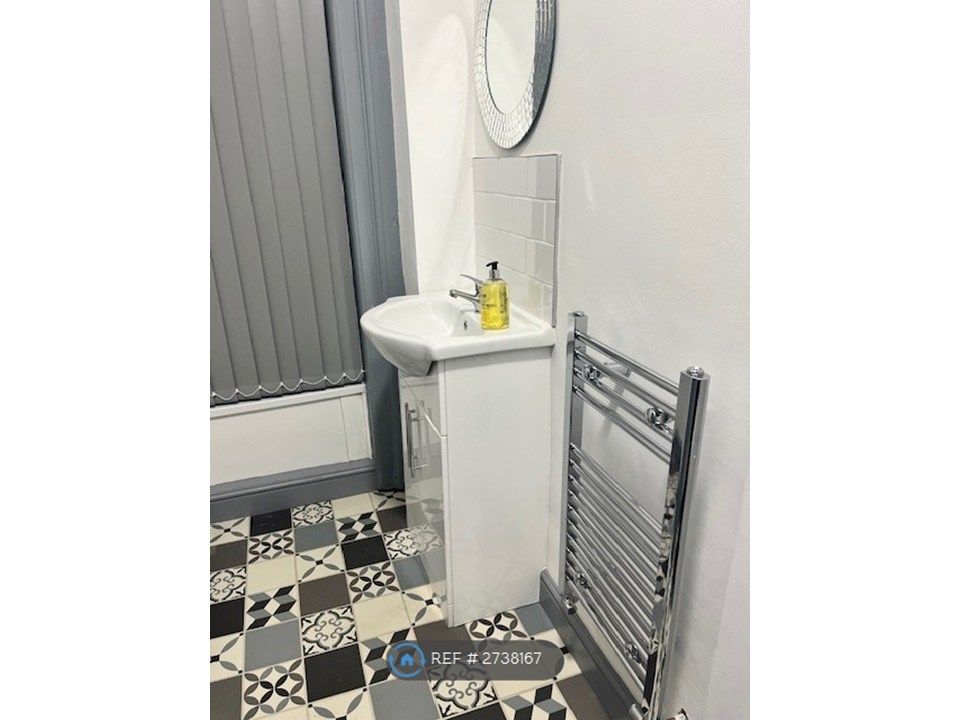 Property photo 3 of 12 Ensuite Bathroom