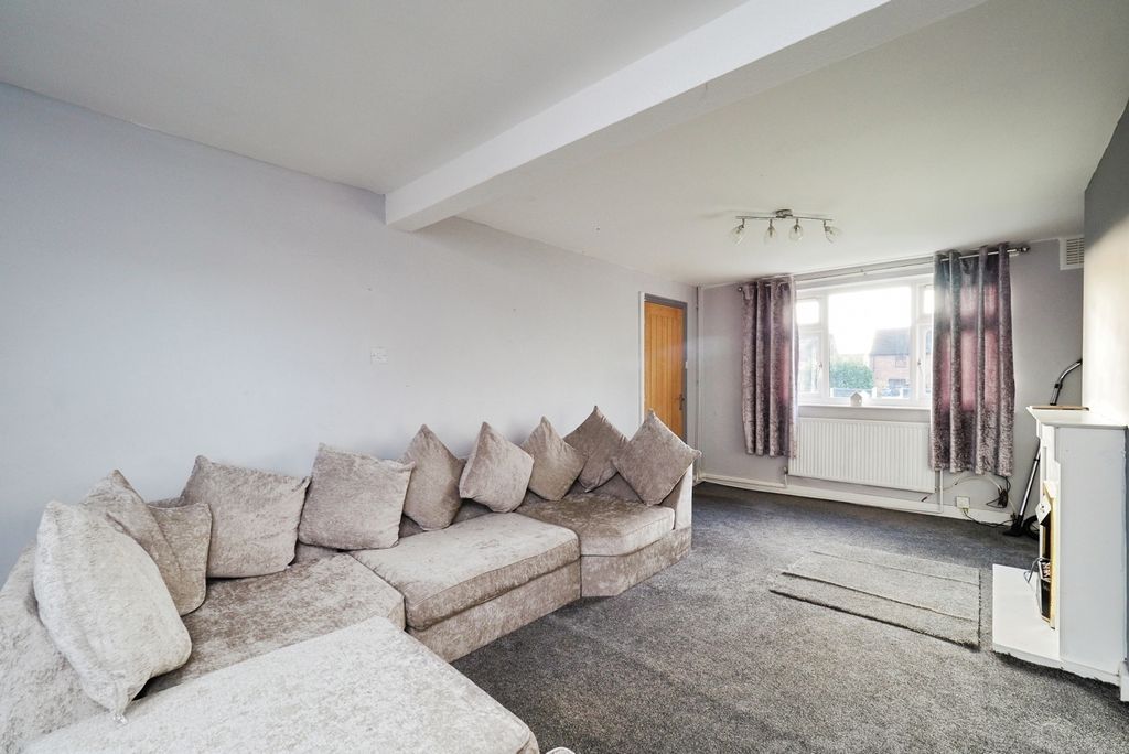 Property photo 3 of 22 Lounge