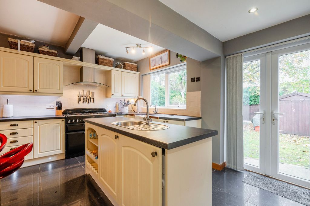 Property photo 2 of 21