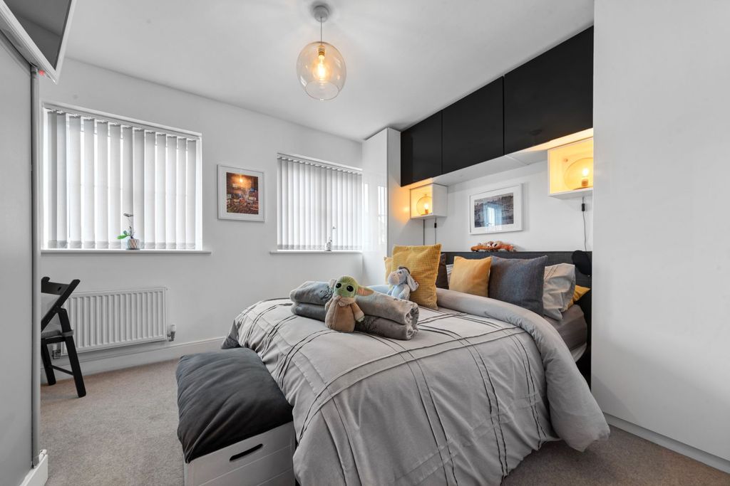 Property photo 3 of 24