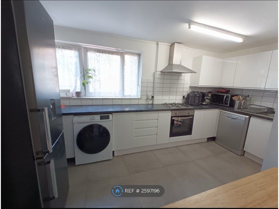 Property photo 2 of 14 Kitchen