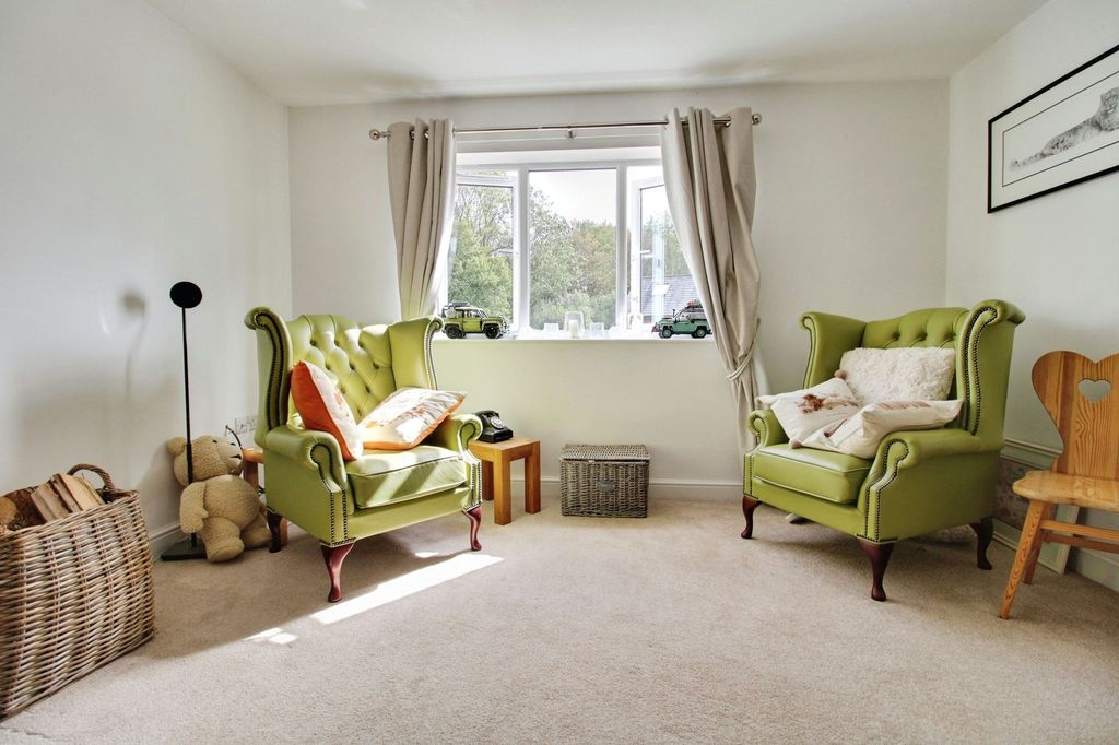 Property photo 2 of 33