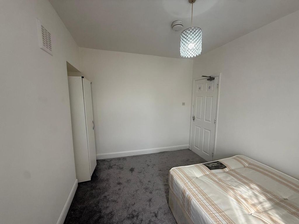 Property photo 2 of 11 Bedroom