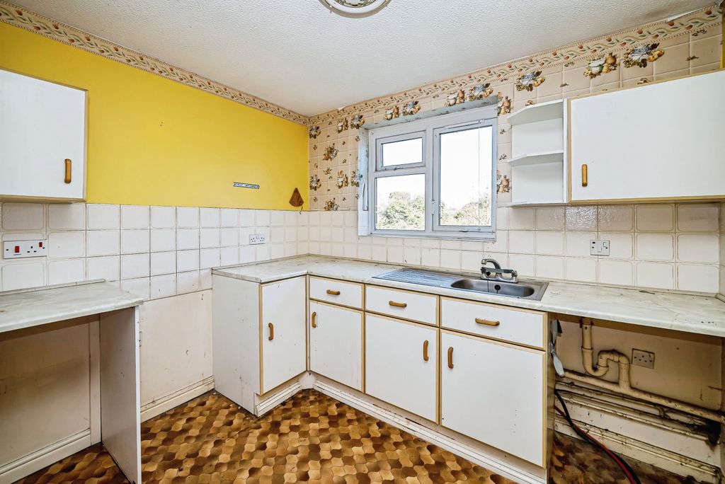 Property photo 2 of 10 Kitchen