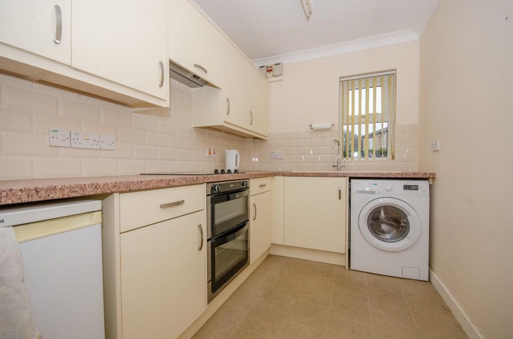 Property photo 3 of 11 Kitchen.Jpg