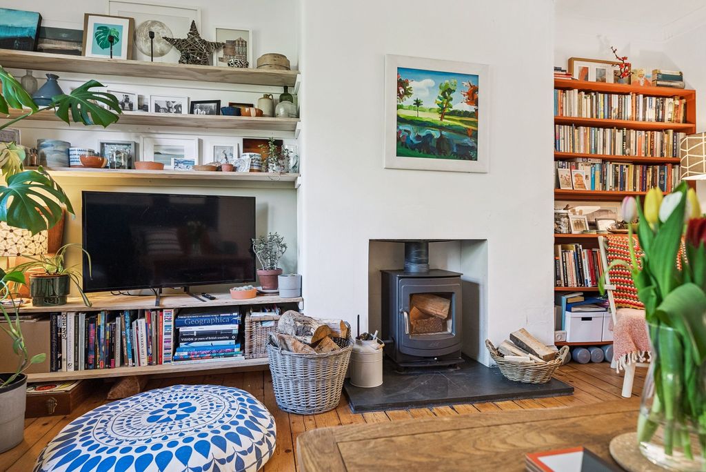 Property photo 3 of 32